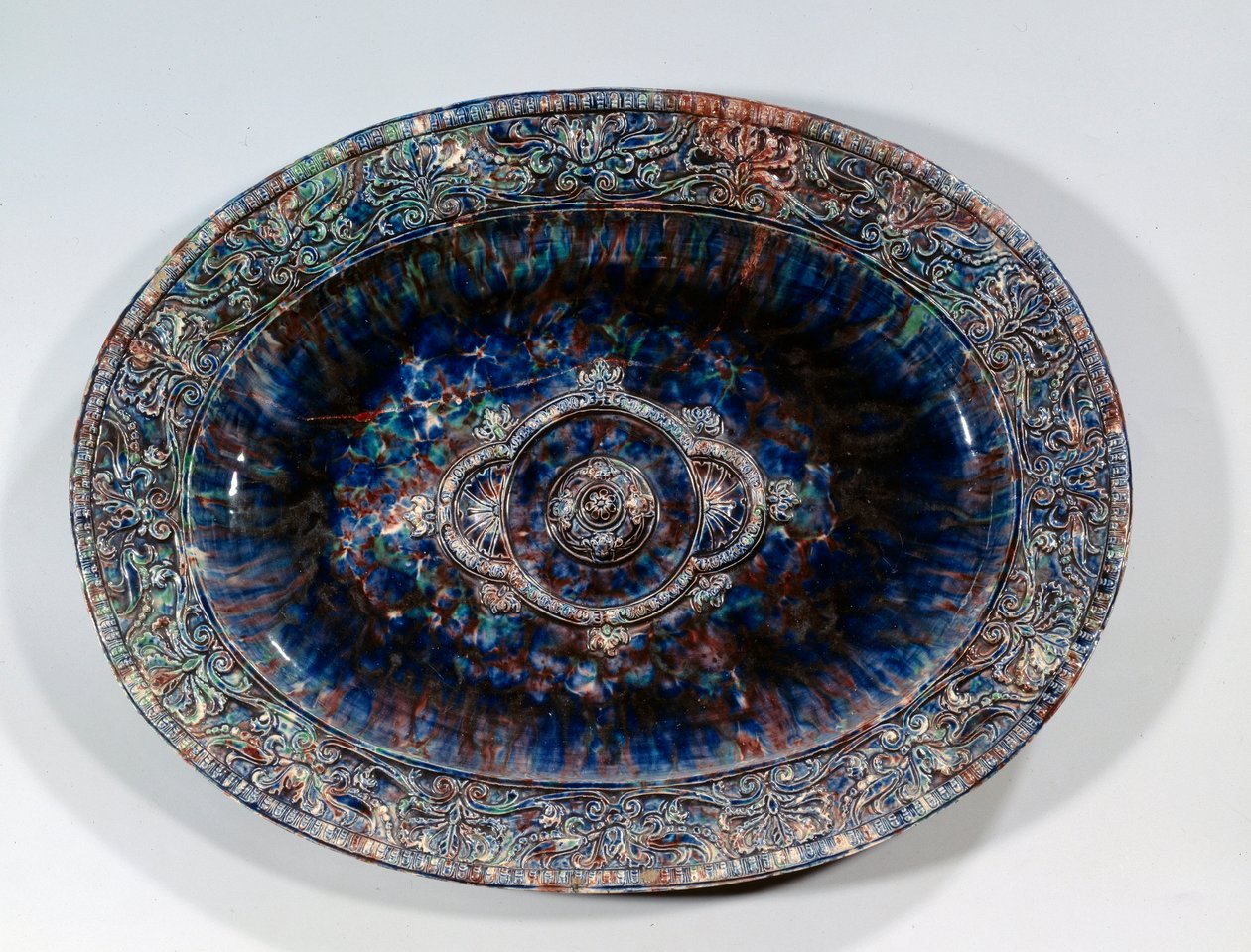 Stort ovalt fajancefad af Bernard (school of) Palissy