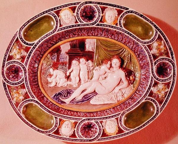 Oval plade, der forestiller en kvinde, der repræsenterer frugtbarhed (fajance) af Bernard Palissy