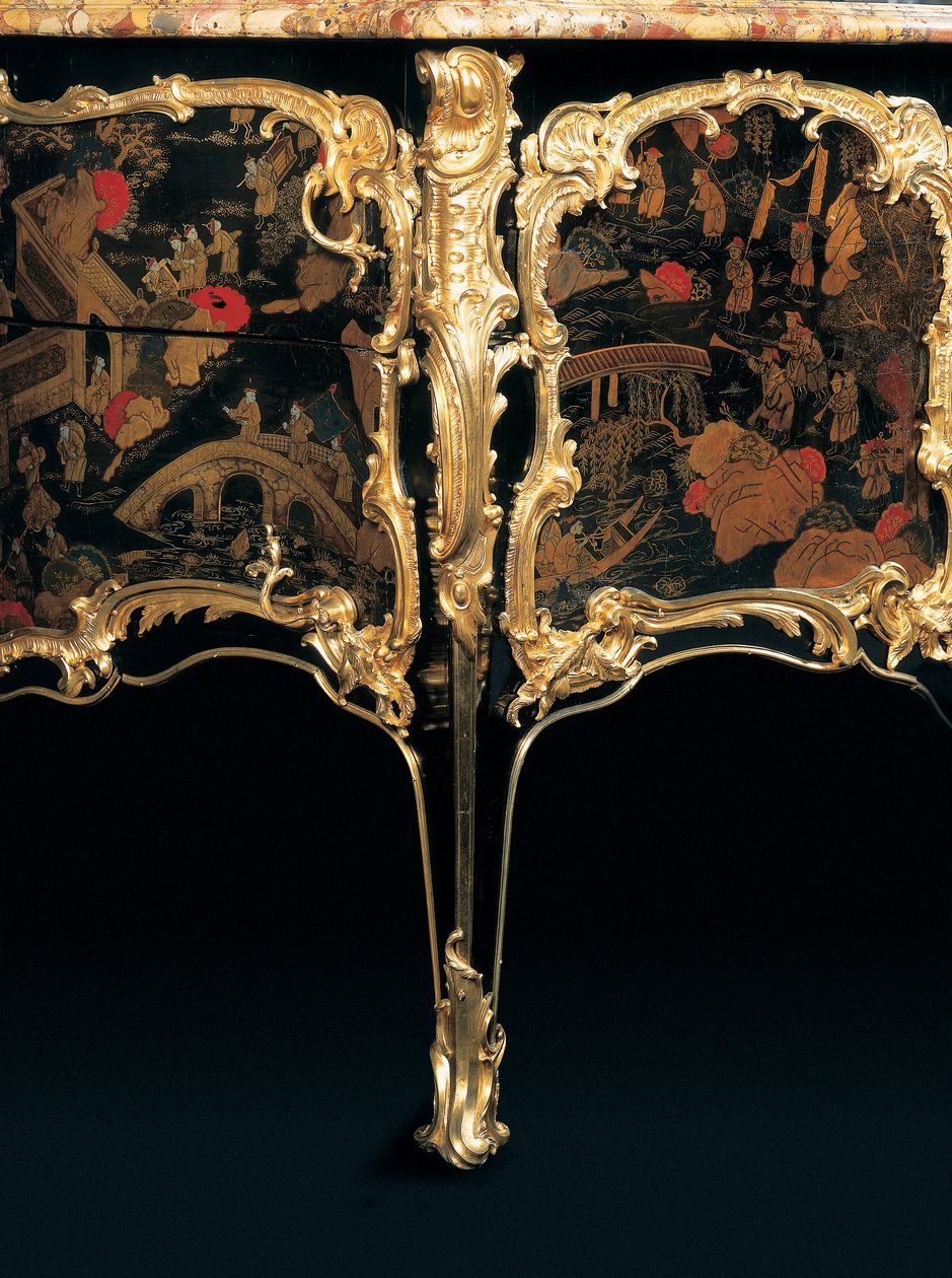 En Louis XV-kommode af Bernard van Risenburgh II