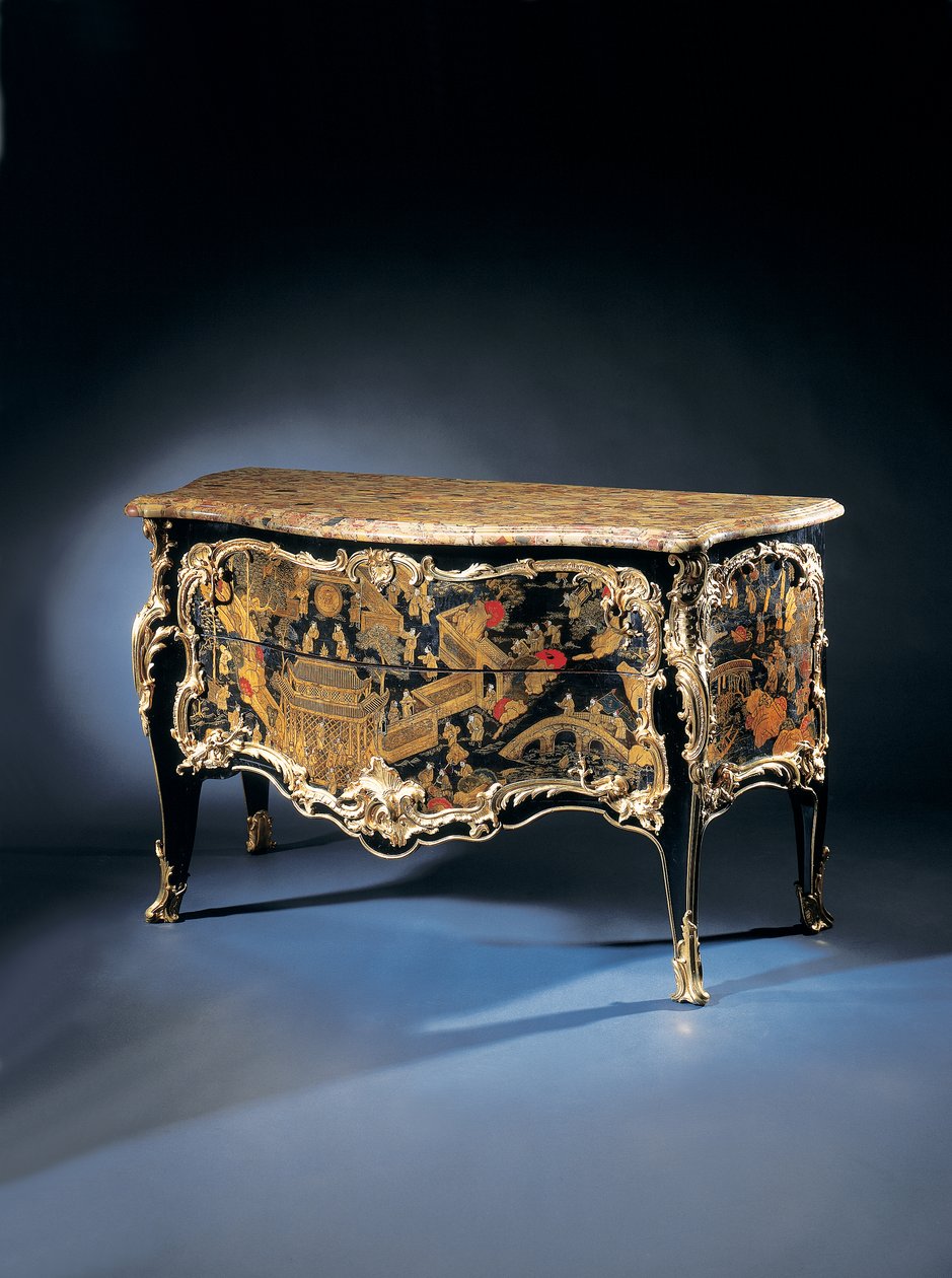 En Louis XV-kommode, 1710-65 af Bernard van Risenburgh II