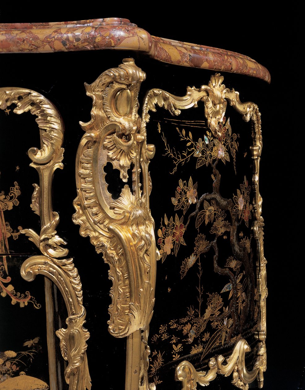 Kommode, ca. 1745 (ormolu-monteret japansk lak & eboniseret træ) af Bernard van Risenburgh II