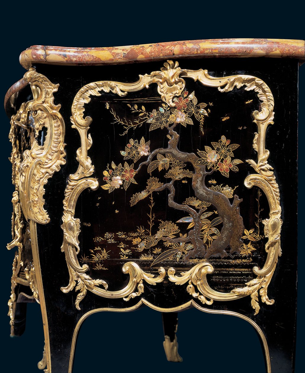 Kommode, ca. 1745 (ormolu-monteret japansk lak & eboniseret træ) af Bernard van Risenburgh II