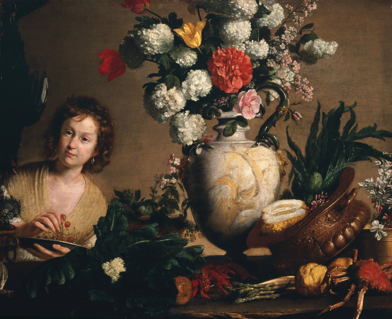 Et stilleben med blomster, frugt, grøntsager og skaldyr på en afsats med en figur, der holder en tallerken kirsebær (olie på lærred) af Bernardo Strozzi