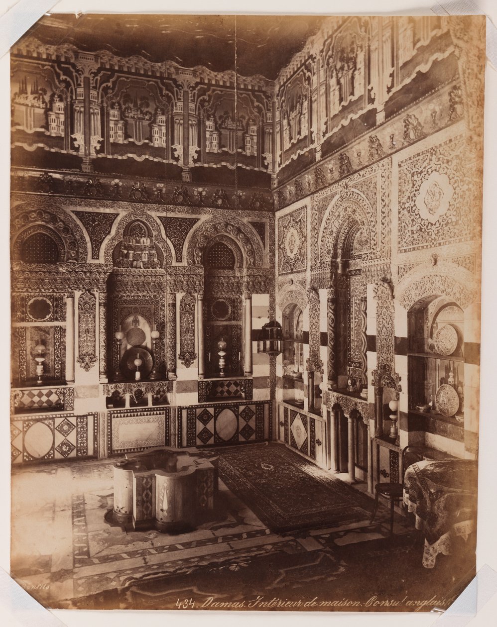 Interiør af det britiske konsulat i Damaskus (albumin print) af Bonfils Studio