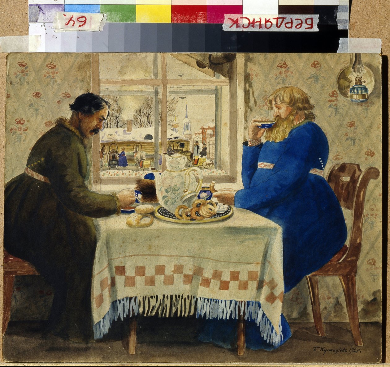 Kuskene. To mænd ved bordet spiser kager og rundstykker, mens de drikker te. Gennem vinduet står holdene og slæderne opstillet i gården. Værk af Boris Michaylovich Kustodiev (Kustodiev) (1878-1927), akvarel s af Boris Mikhailovich Kustodiev