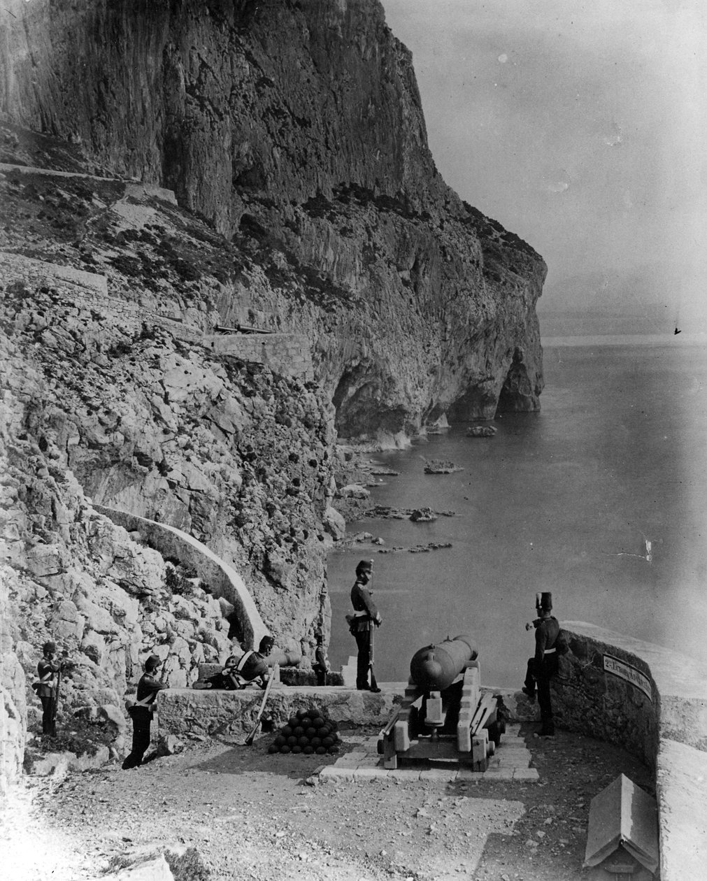 Europa Advance Battery, Gibraltar, ca. 1868 af British Photographer