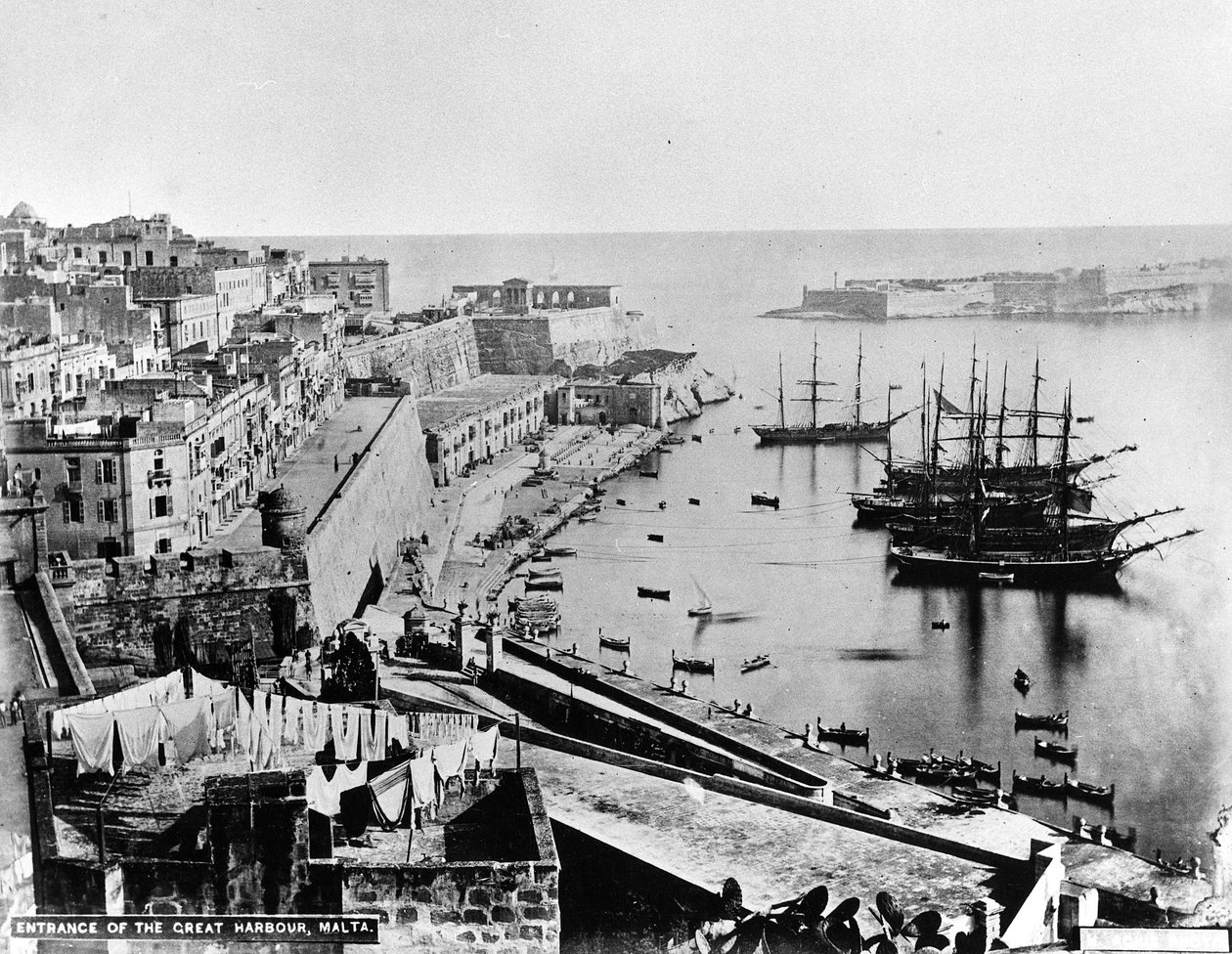 Indgangen til den store havn, Malta, ca. 1880 af British Photographer