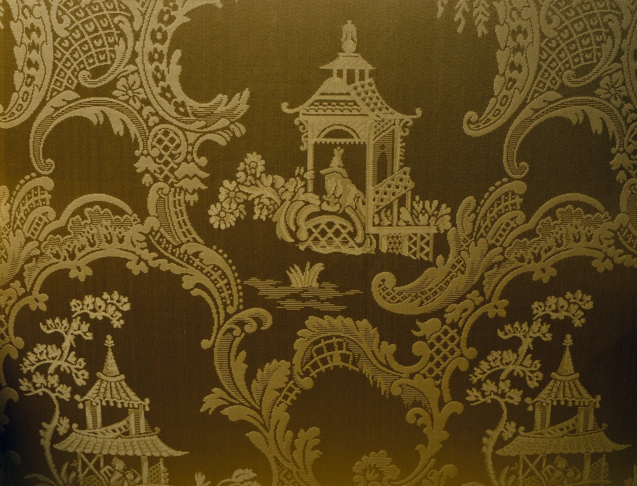 Kinesiske motiver, detaljer fra polstring på lænestol i George II stil, udskåret træ, polstrede arme og polstret ryg og sæde, ca 1750, Storbritannien af British School