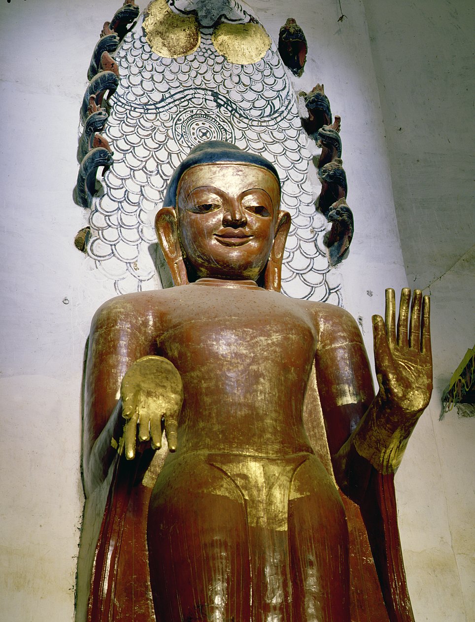 Statue af en stående Buddha af Burmese School