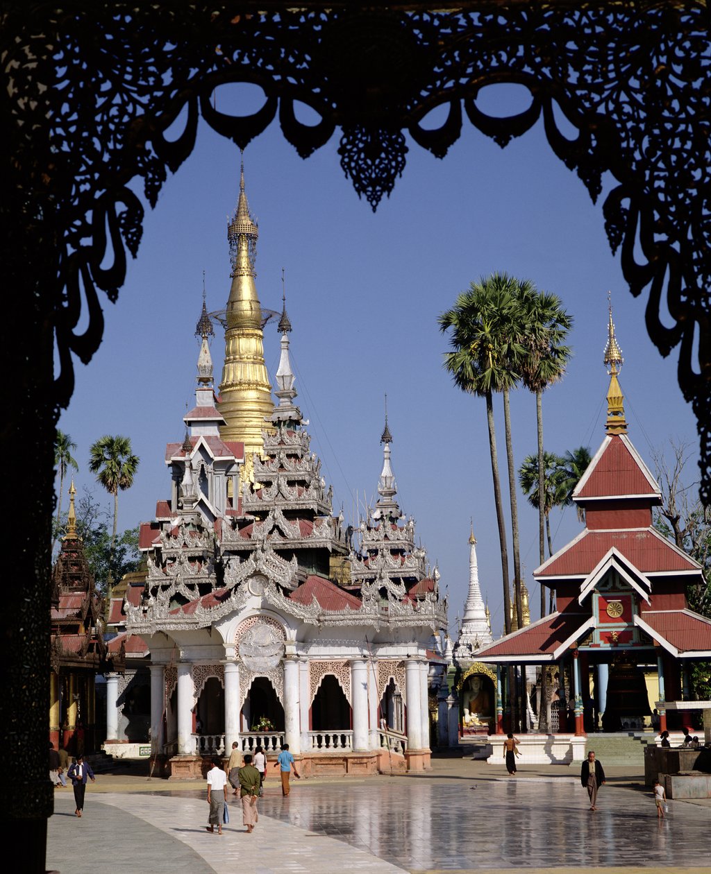Tazaung af Shwedagon Pagoda, bygget 1453-72 af Burmese School