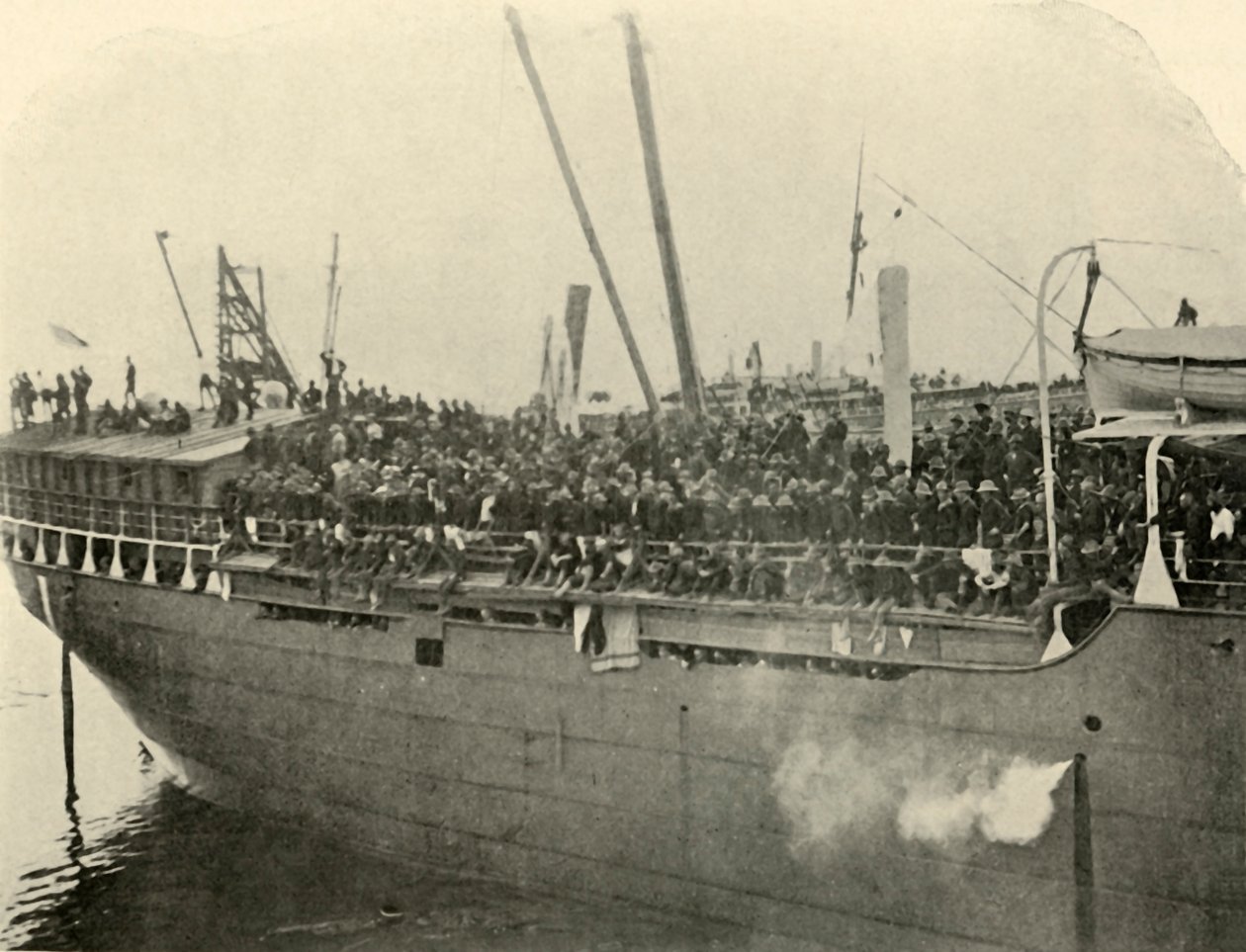 Matteawan Docking, eftermiddag den 9. juni, spansk-amerikansk krig, 1898, 1899. af Burr McIntosh