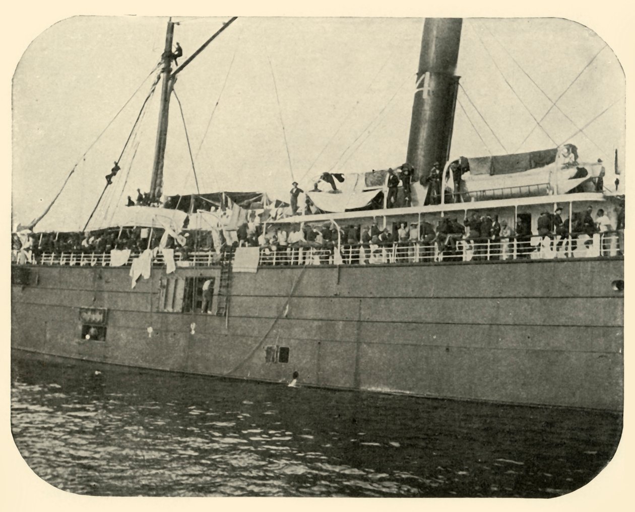 Cherokee: i bugten, spansk-amerikansk krig, juni 1898, 1899. af Burr McIntosh