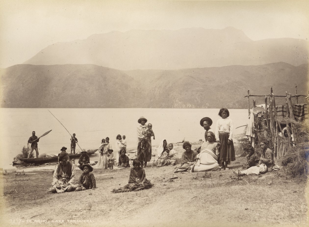 Te Ariki - Lake Tarawera, ca. 1885 (albumin print) af Burton Brothers Studio