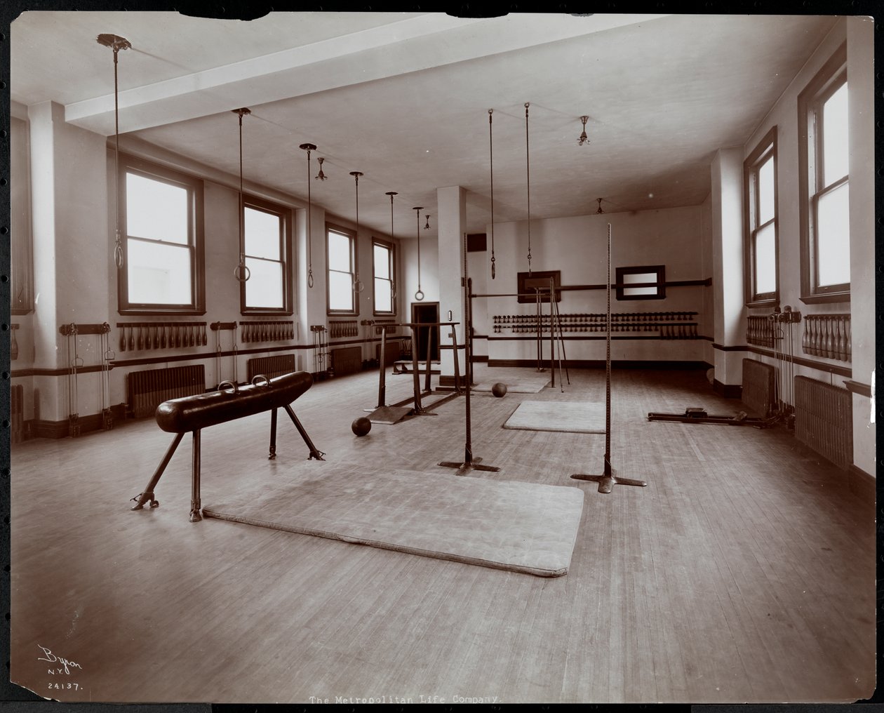 Et gymnasium hos Metropolitan Life Insurance Co. på 23rd Street og Madison Avenue, New York, 1907 (sølv gelatinetryk) af Byron Company