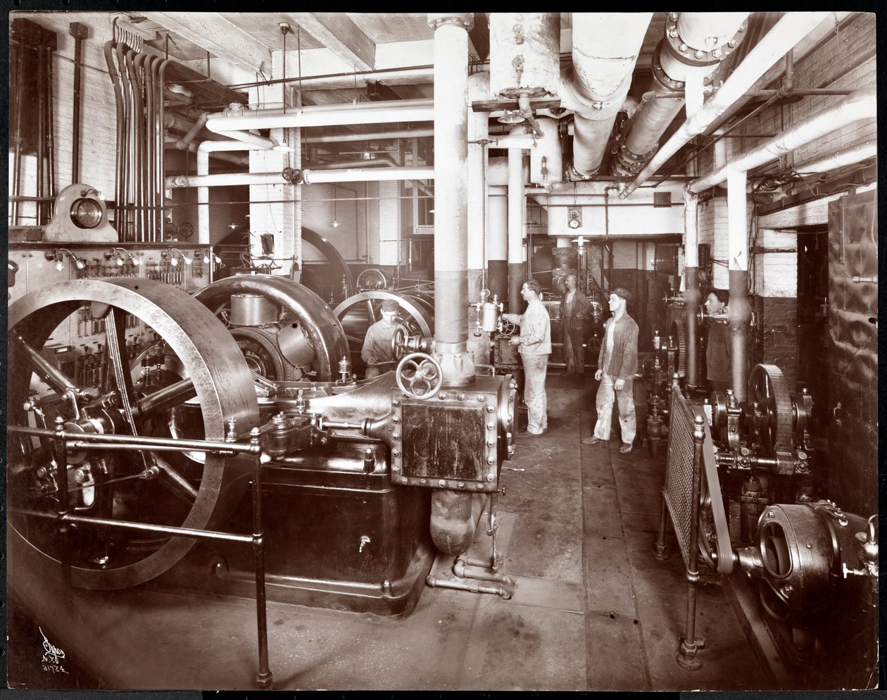 En presse hos McCall Publishing Co., New York, 1913 (sølvgelatineprint) af Byron Company