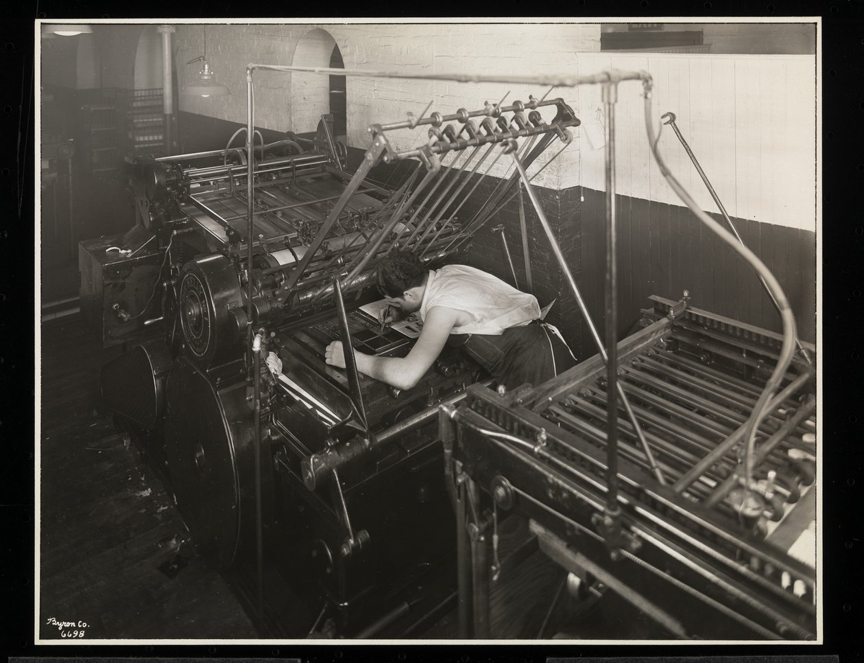 En trykpresse i Unz und Co., 24 Beaver Street, New York, 1932 (sølvgelatinetryk) af Byron Company