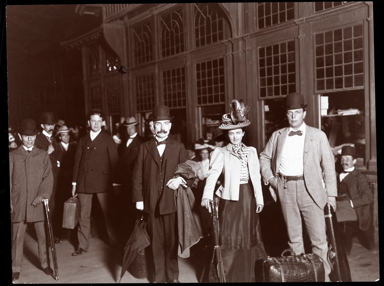 Alice Nielsen, Eugene Cowles og Frank Perley før de går om bord på et særtog til Toronto, Canada, 1898 (sølvgelatineprint) af Byron Company