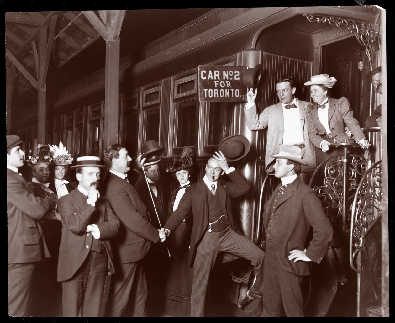 Alice Nielsen ombord på et specialtog på vej til Toronto, Canada, 1898 (sølv gelatinetryk) af Byron Company