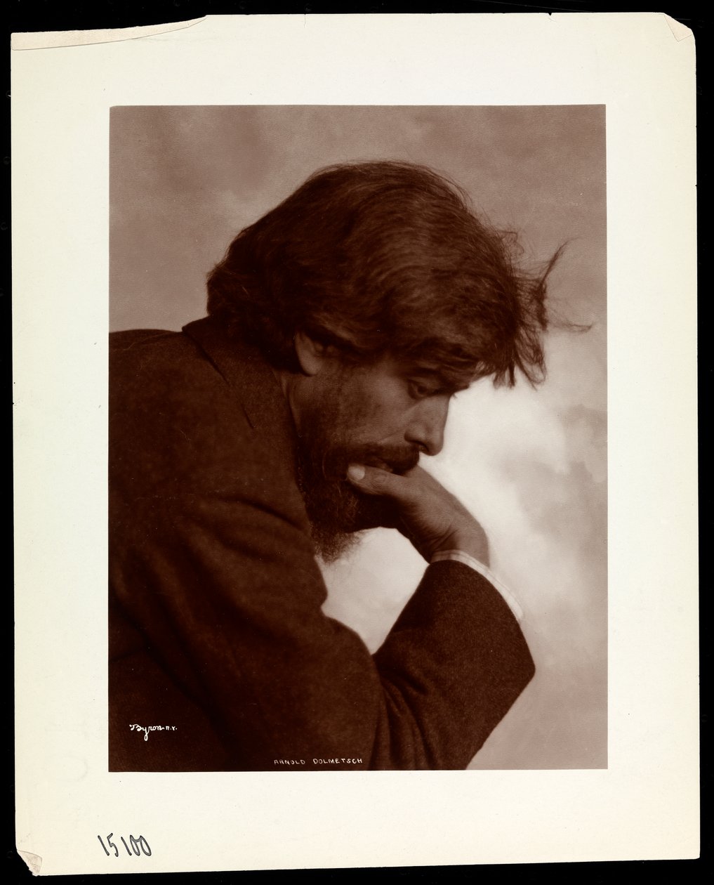 Arnold Dolmetsch, ca. 1902 (sølv gelatinetryk) af Byron Company