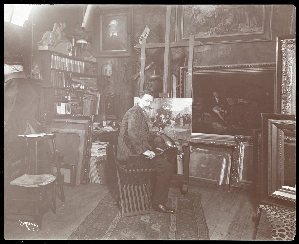 Kunstner arbejder på et maleri, 1907 (sølv gelatinetryk) af Byron Company