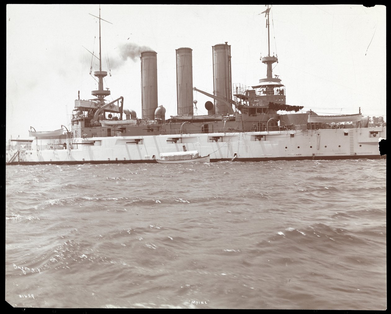 Bredsidebillede af U.S.S. Maine, 1906 (sølv gelatinetryk) af Byron Company