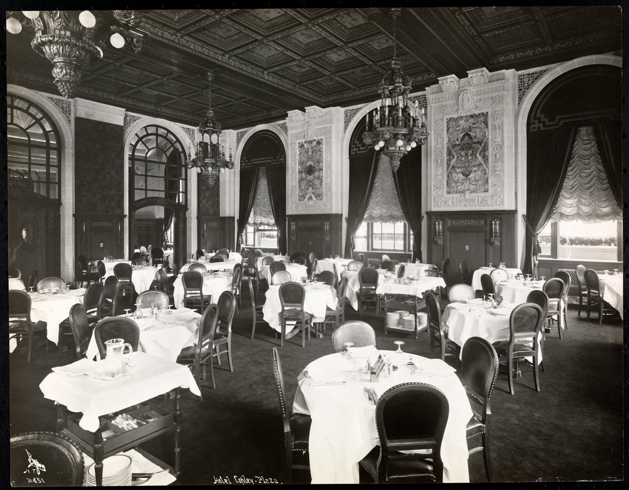 Spisestue på Copley Plaza hotel, Boston, 1912 eller 1913 (sølv gelatinetryk) af Byron Company