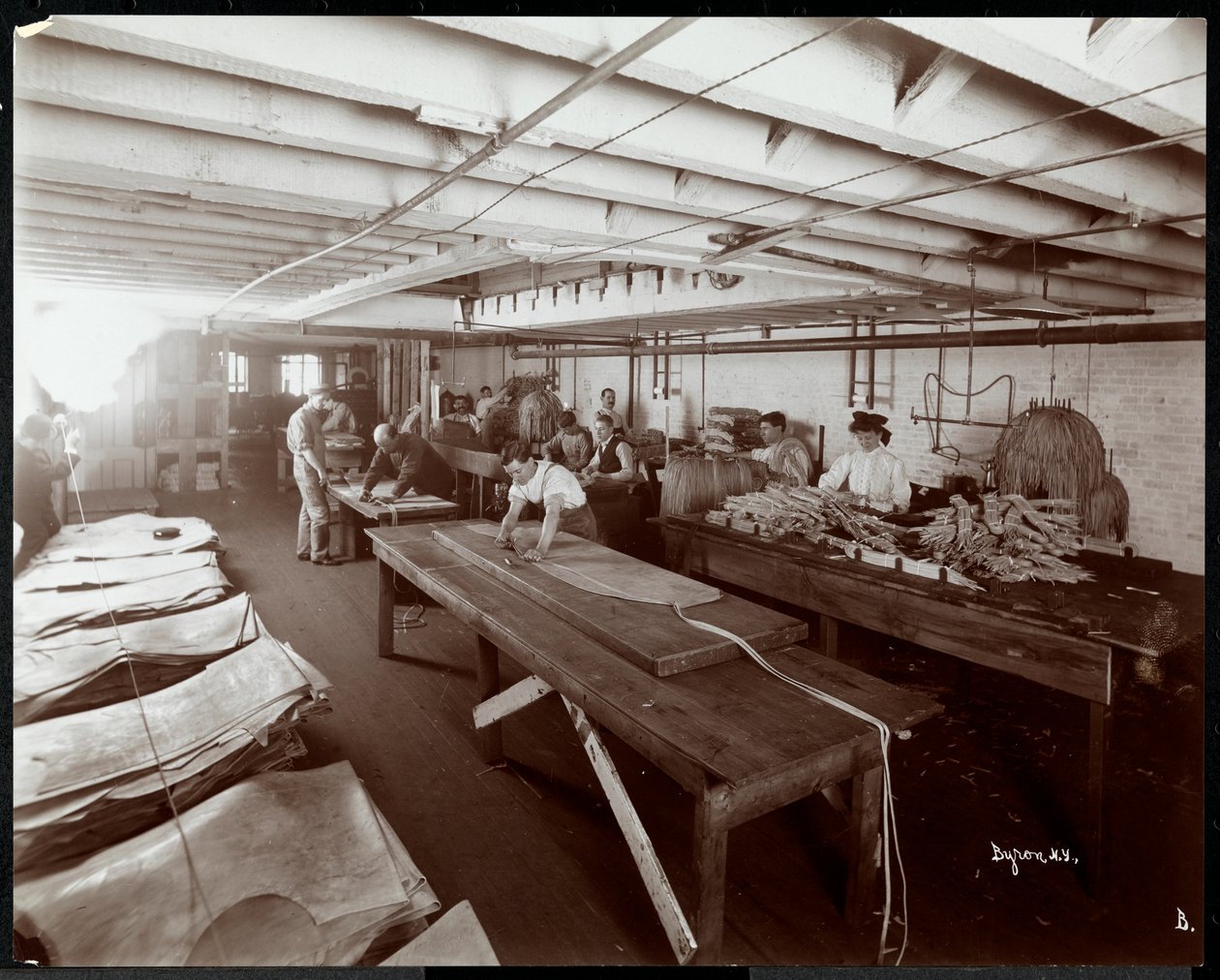 Interiør af New York Leather Belting Co., New York, 1906 (sølvgelatineprint) af Byron Company