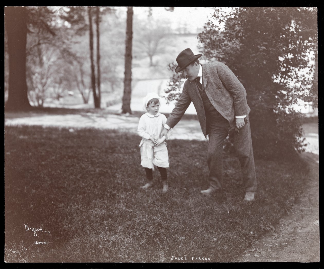 Dommer Parker, 1904 (sølv gelatinetryk) af Byron Company