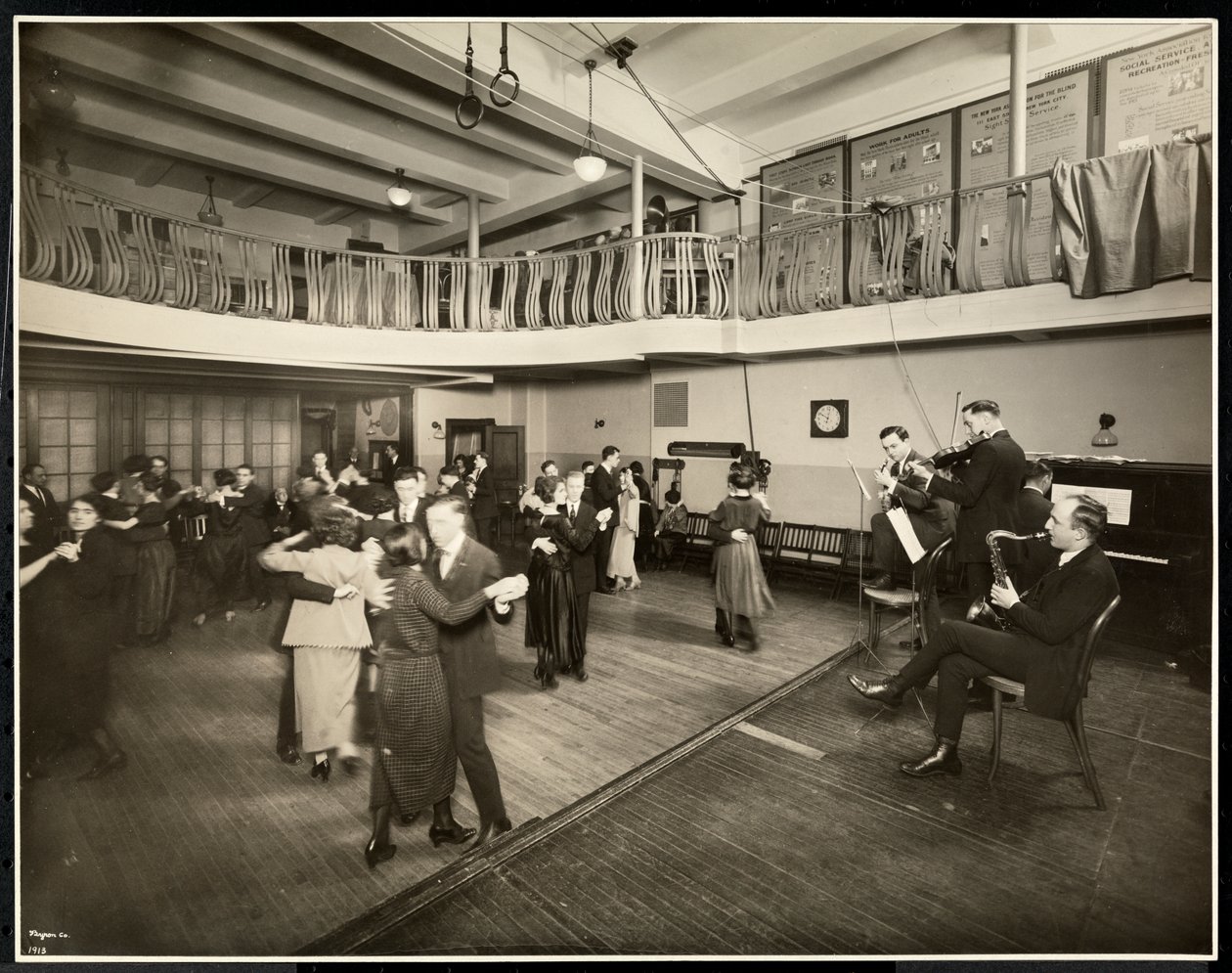 Månedlig dans ved New York Association for the Blind, 111 East 59th Street, New York, 1926 (sølv gelatinetryk) af Byron Company