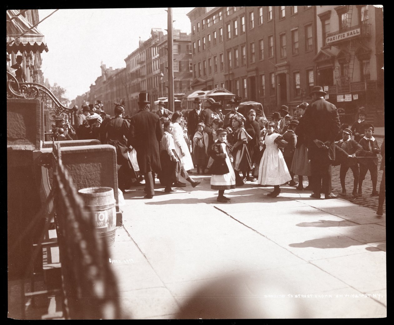 New York gadebillede, 1898 (sølv gelatinetryk) af Byron Company