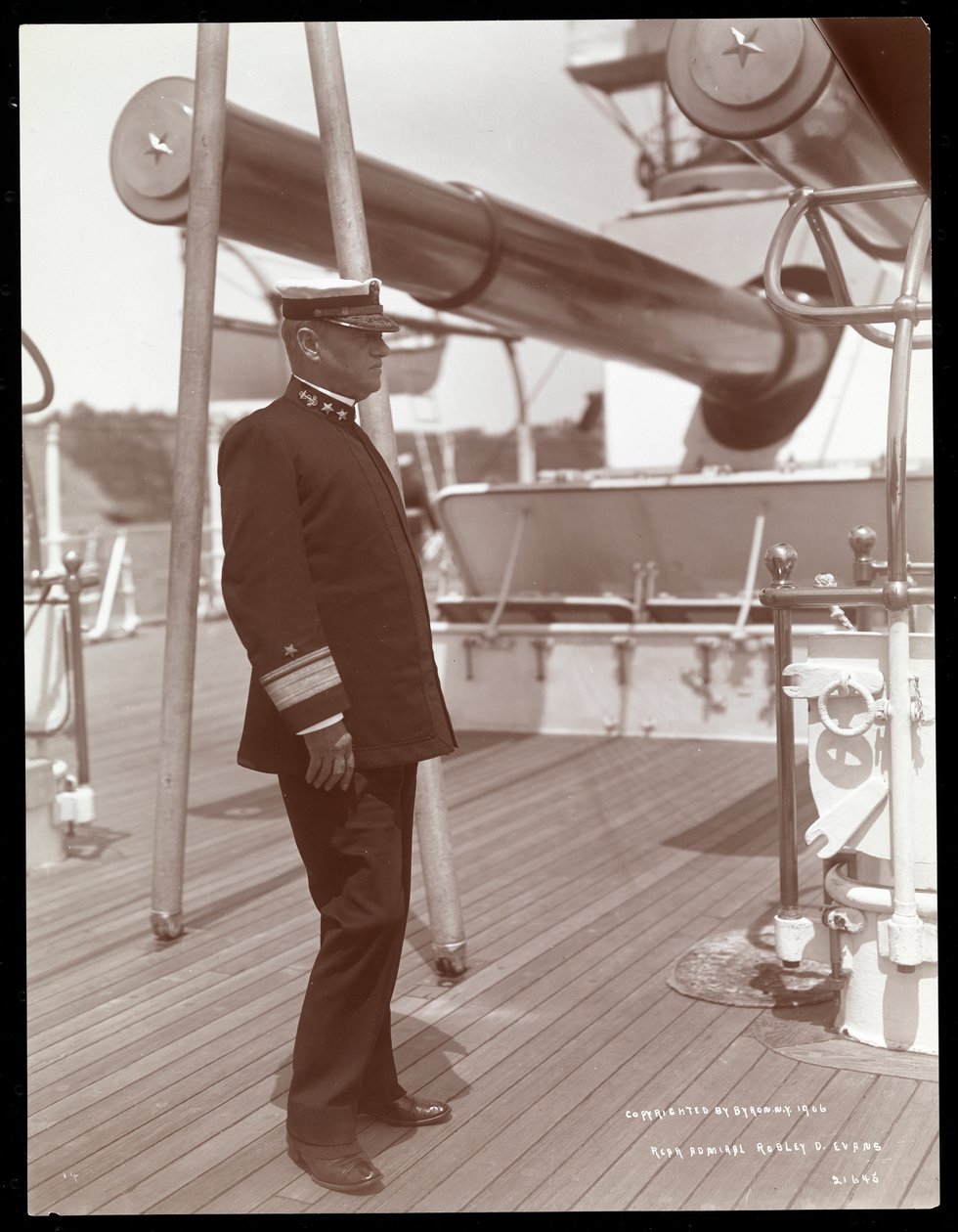 Kontreadmiral Robley Dunglison Evans på dækket af U.S.S.S. Maine, 1906 (sølvgelatineprint) af Byron Company