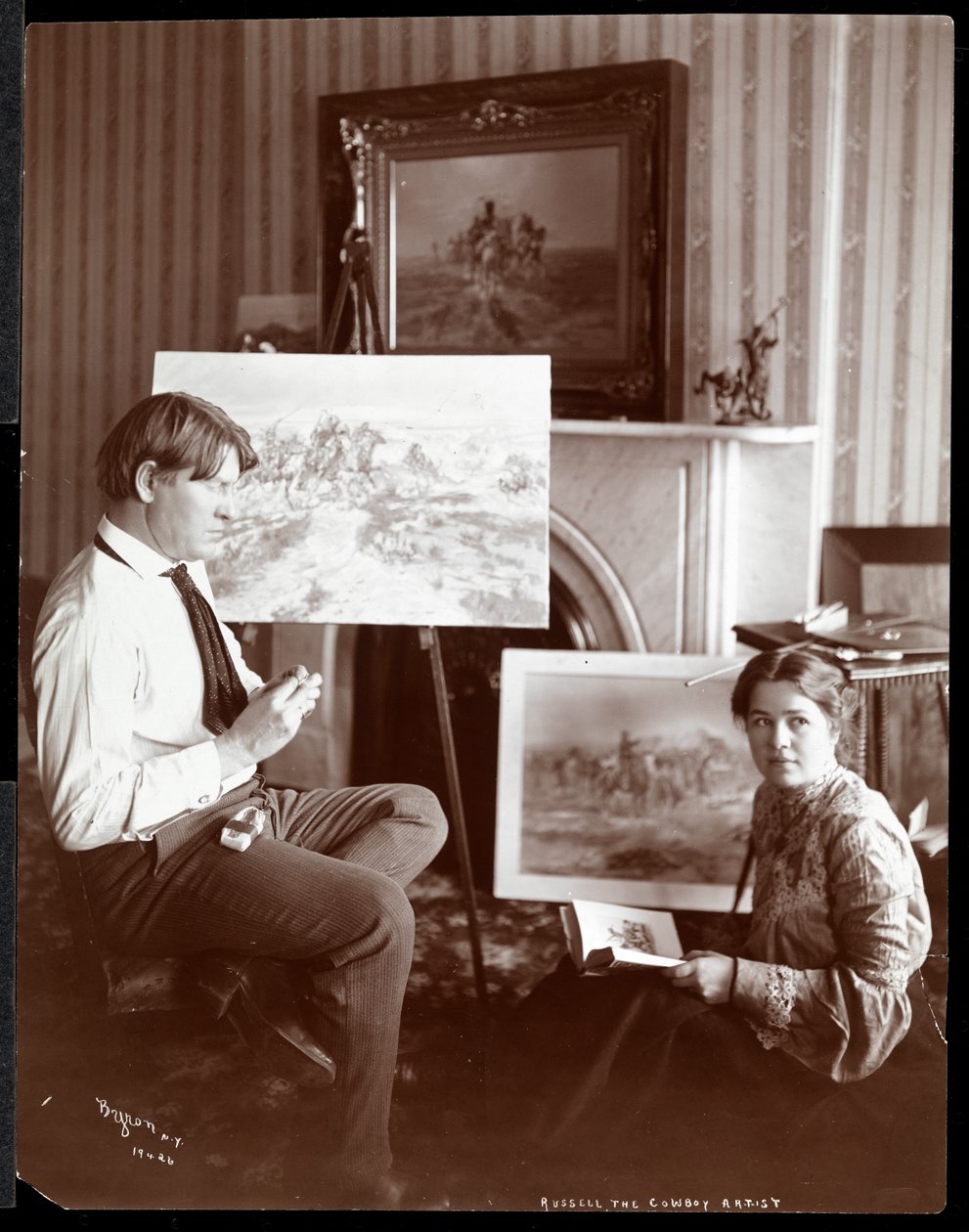 Russell the Cowboy Artist, 1905 (sølv gelatinetryk) af Byron Company