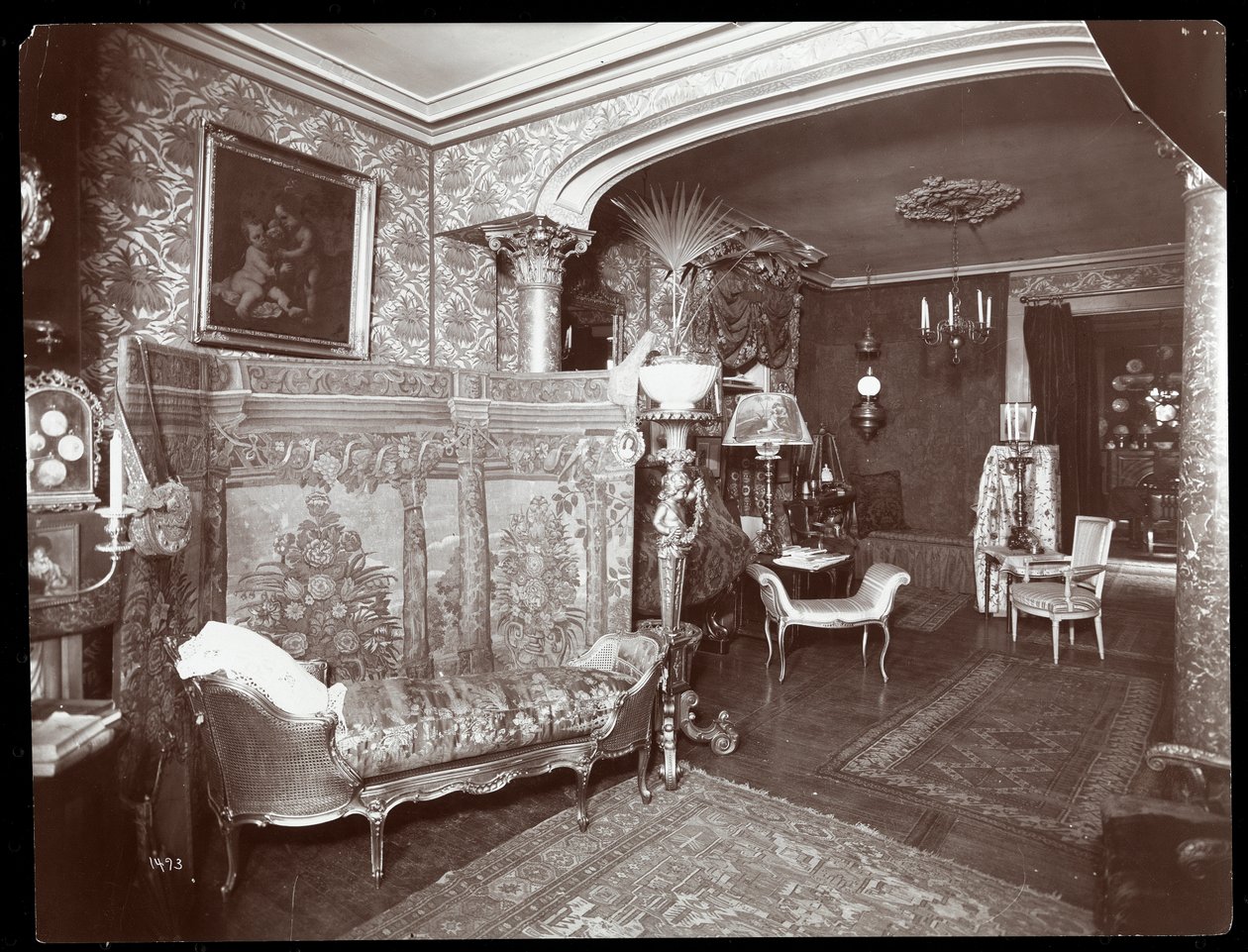 Stue i Elsie de Wolfes residens på 122 East 17th Street, New York, 1895 eller 1896 (sølv gelatinetryk) af Byron Company