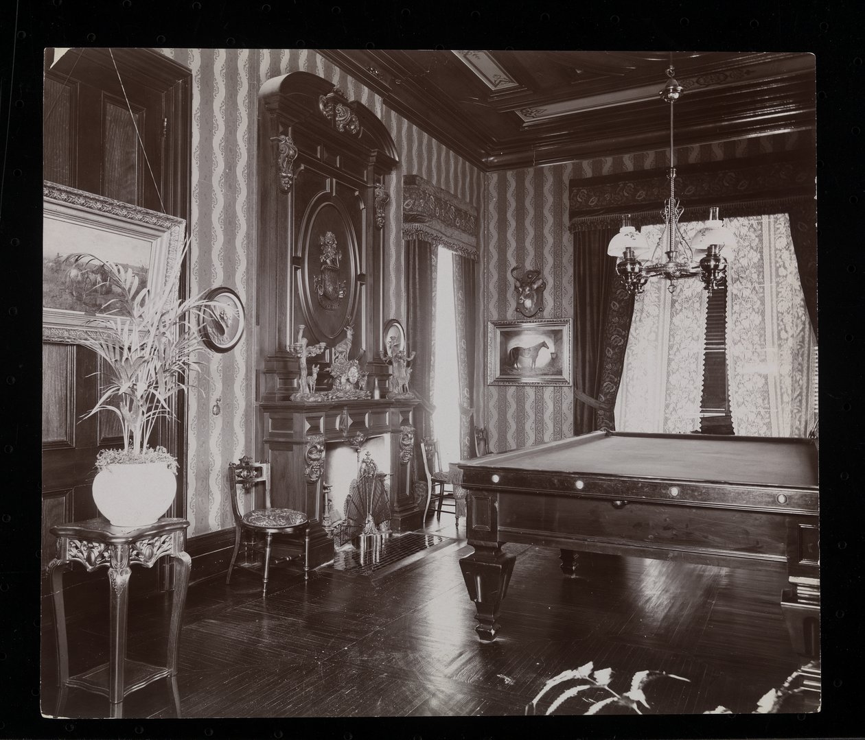 Billardrummet i John Jacob Astor-boligen i Rhinecliff, N.Y., 1893-94 (sølv gelatinetryk) af Byron Company