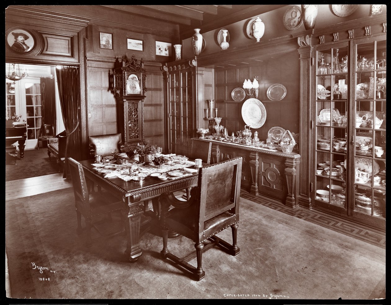 Spisestuen i Lillian Russells residens, New York, 1904 (sølv gelatinetryk) af Byron Company