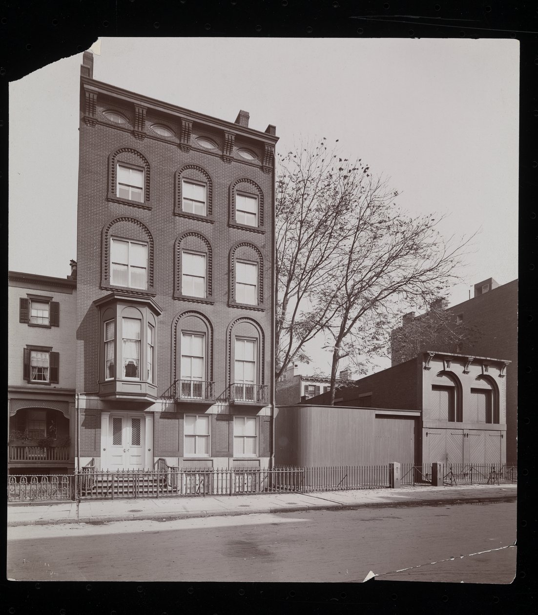 Miss Dodds residens, New York, 1898 (sølv gelatinetryk) af Byron Company