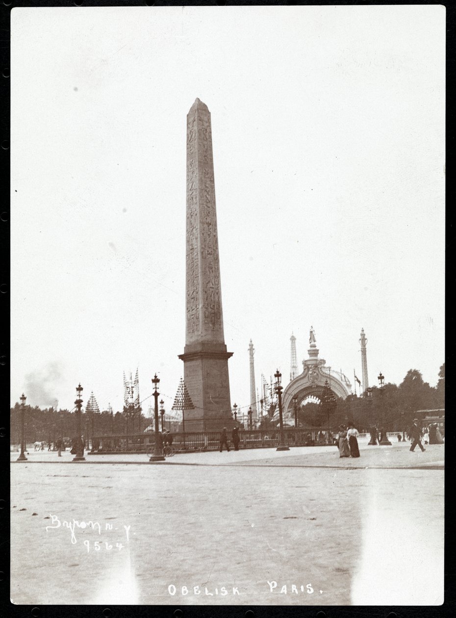Udsigt over Cleopatras nål, Paris, 1900 (sølv gelatinetryk) af Byron Company