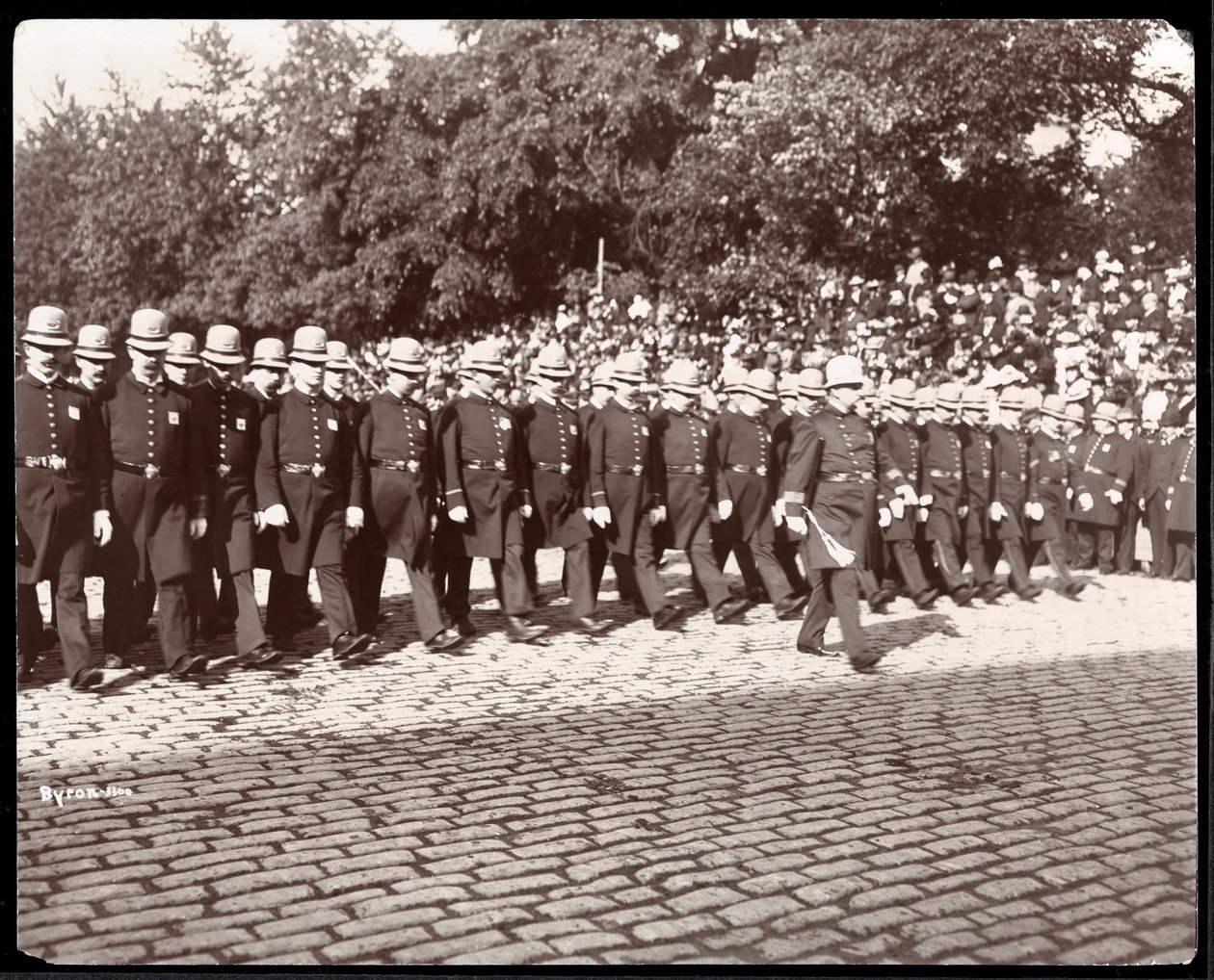 Billede af politiet i en politiparade i New York City, New York, 1898 (sølvgelatineprint) af Byron Company