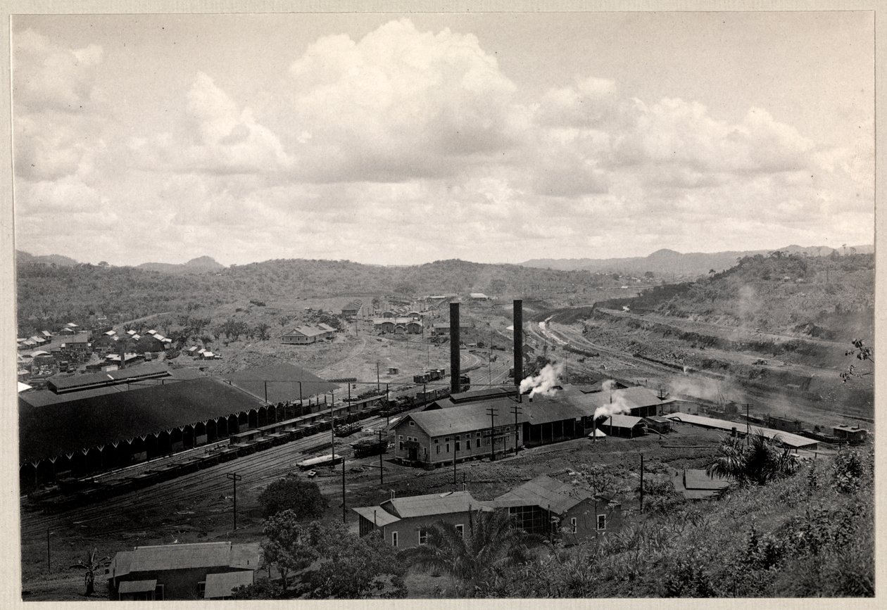 Udsigt over toggård og industribygninger nær konstruktionen af Panamakanalen, 1912 eller 1913 (sølv gelatinetryk) af Byron Company