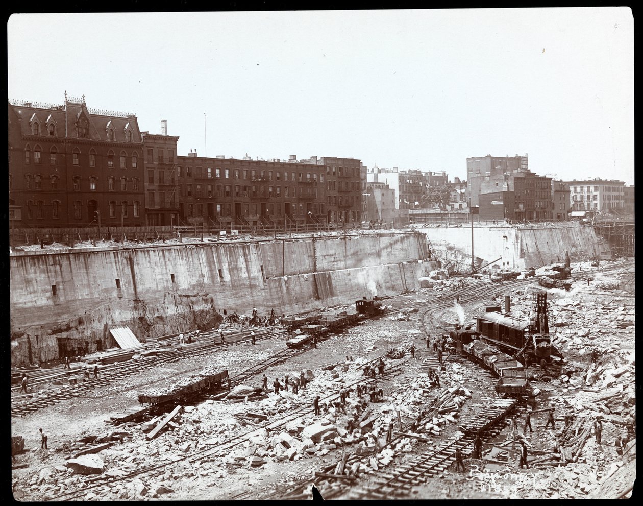 Udsigt over arbejdere i den store udgravning til Pennsylvania Station, New York, 1904 (sølvgelatineprint) af Byron Company