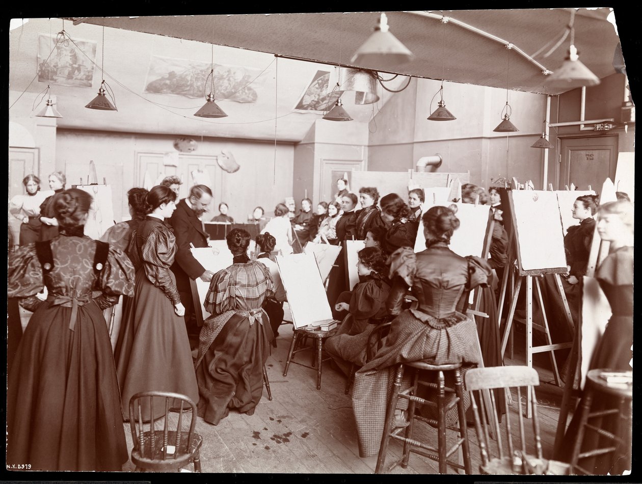 William Chase underviste i en kunstklasse for kvindelige studerende, 1896-98 (sølv gelatinetryk) af Byron Company