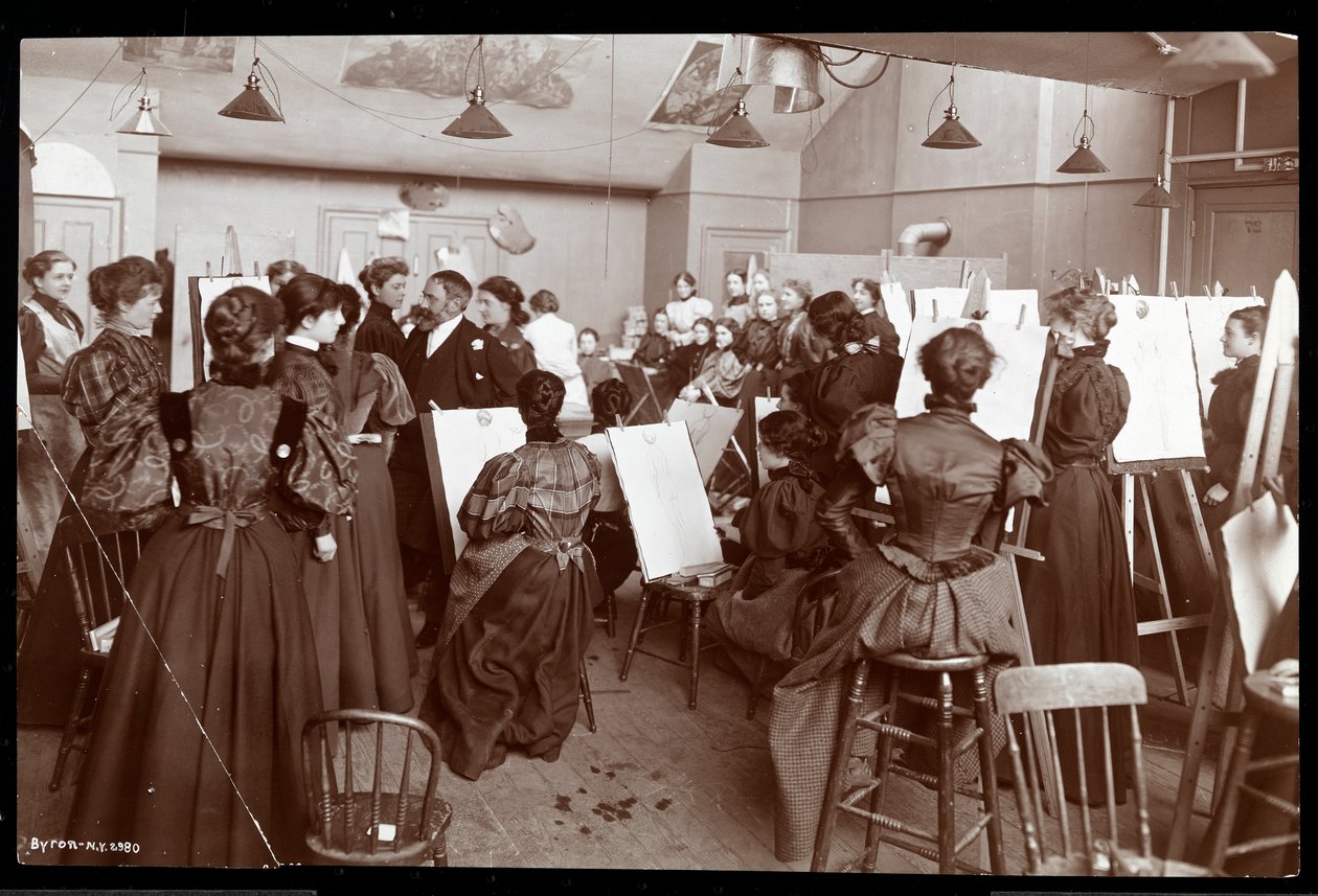 William Chase underviste en kunstklasse eller kvindelige studerende, 1896-98 (sølv gelatinetryk) af Byron Company