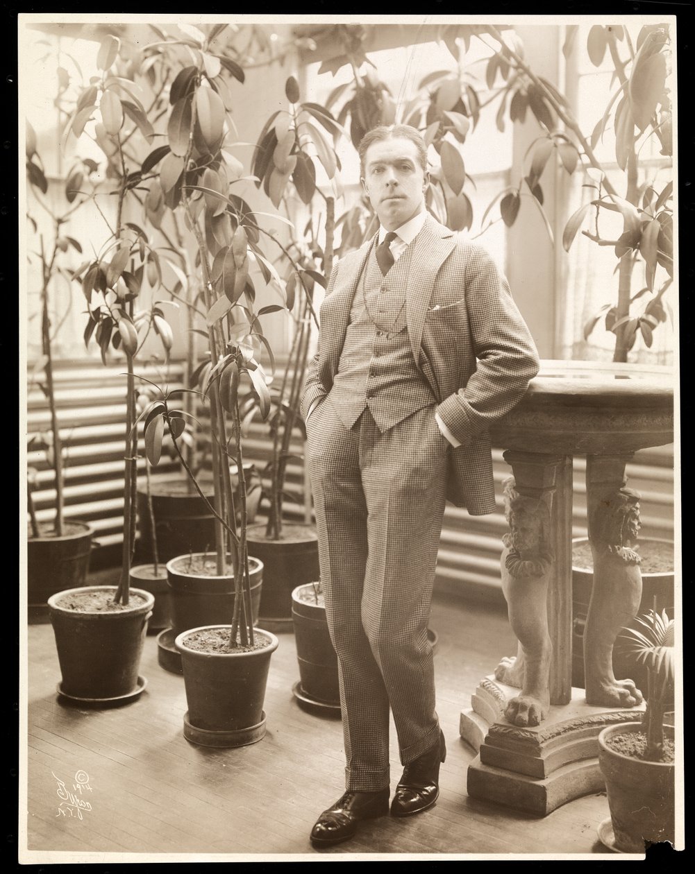 William Faversham i hans udestue, ca. 1914 (sølv gelatinetryk) af Byron Company