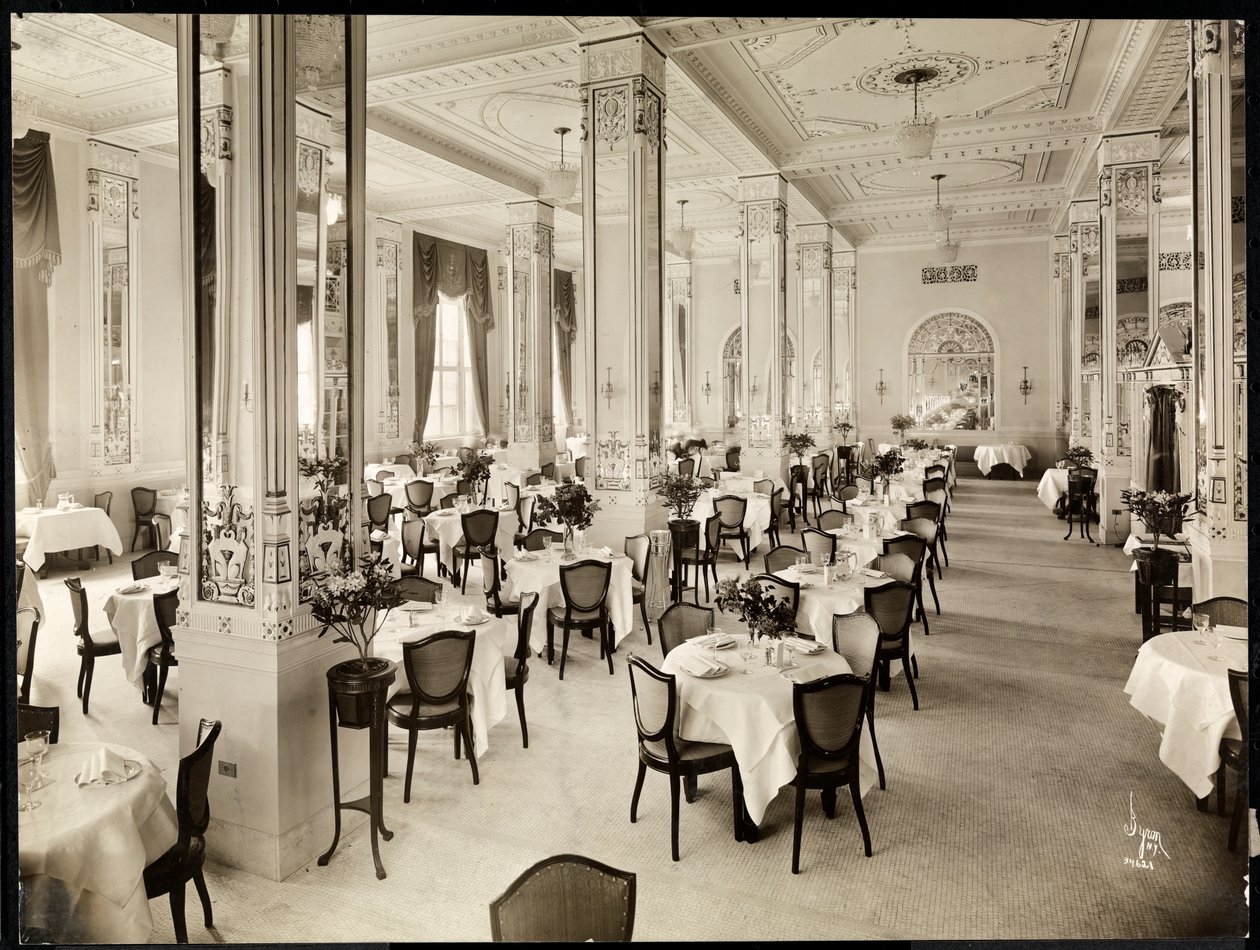 En spisestue på Robert Treat Hotel, Newark, New Jersey, 1916 (sølv gelatinetryk) af Byron Company