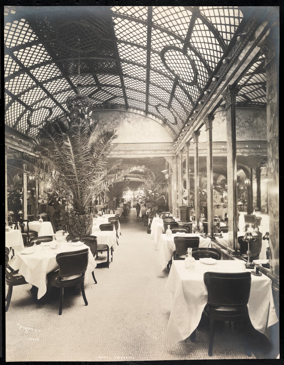 Spisestue på Hotel Imperial, 1904 (sølv gelatinetryk) af Byron Company