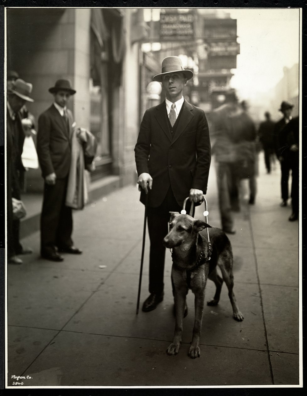 Hr. Himmel fra New York Association for the Blind, 111 East 59th Street, rew York, 1930 (sølv gelatinetryk) af Byron Company