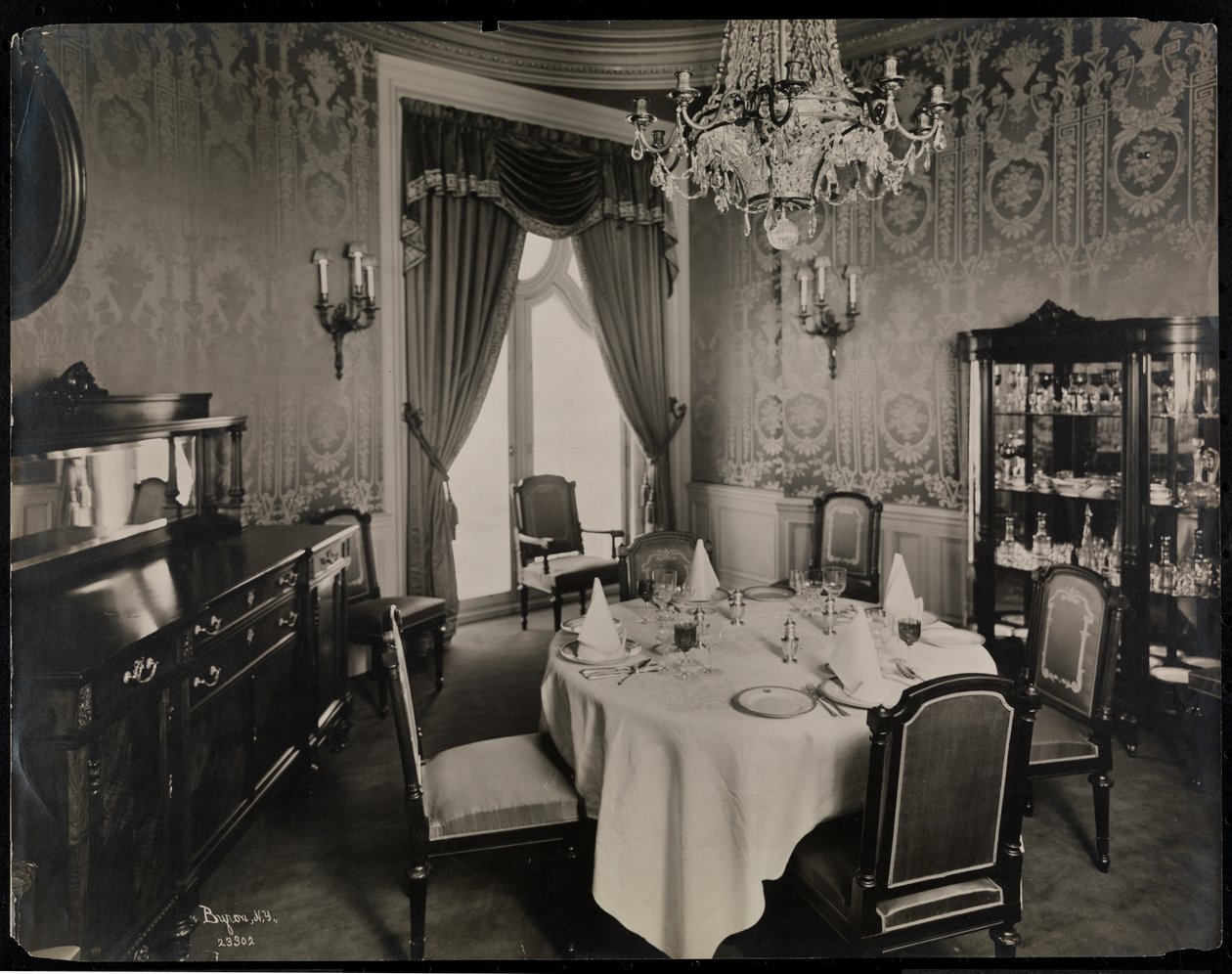 Privat spisestue på Hotel Knickerbocker, 1906 (sølv gelatinetryk) af Byron Company