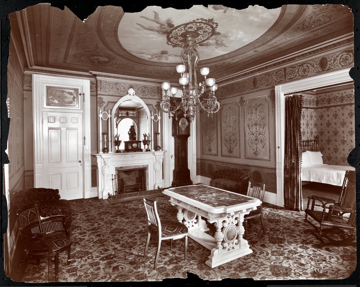 Privat opholdsstue på Hoffman House Hotel, 1907 (sølvgelatineprint) af Byron Company