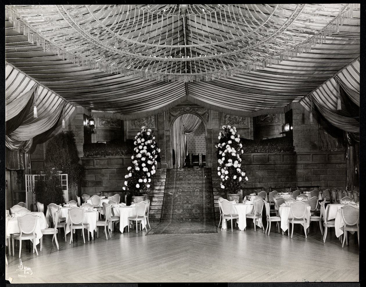 Receptionslokale på Ritz-Carlton Hotel, 1915 eller 1916 (sølv gelatinetryk) af Byron Company