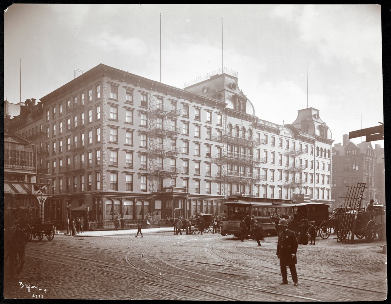 The Grand Union Hotel på 4th Avenue og 42nd Street, New York, 1904 (sølv gelatinetryk) af Byron Company
